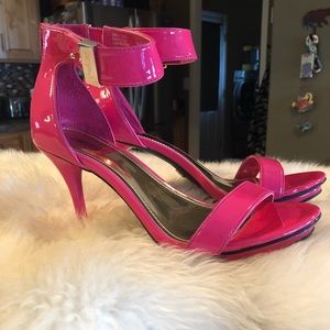The cutest heels ever Jennifer Lopez size 8.5